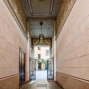 https://duomo-prestigious-penthouse-with-panoramic-view.italymilanhotels.net